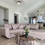 فيلة Penelope Kefalonia سبارتيا